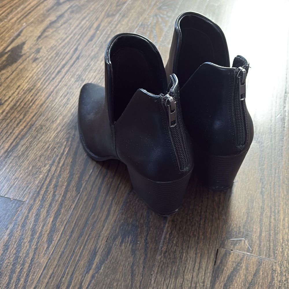 Ladies black ankle zip-up booties by Sand and Stone (size9) - Picture 3 of 5